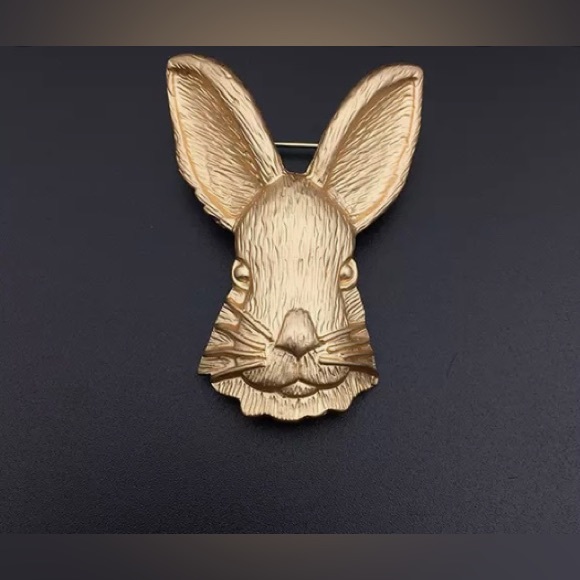 New Rabbit metal brooch pin . - Picture 1 of 7